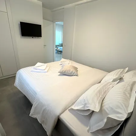 Apartment Rosa - Sea View & Private Parking Kastela