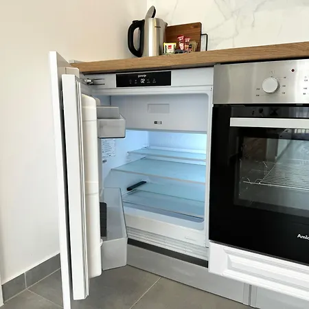 Apartment Rosa - Sea View & Private Parking