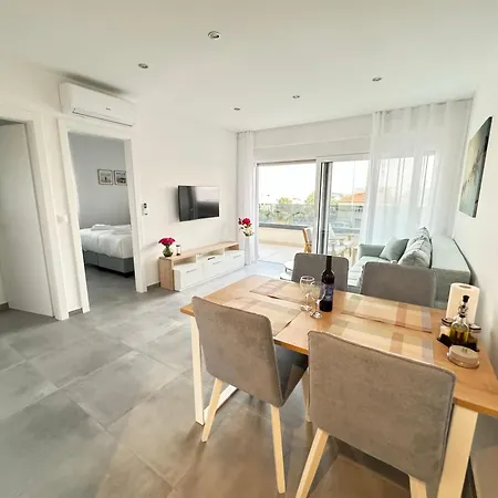 Rosa - Sea View & Private Parking * Kastela