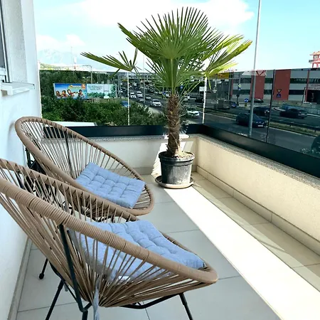 Rosa - Sea View & Private Parking Apartment Kastela