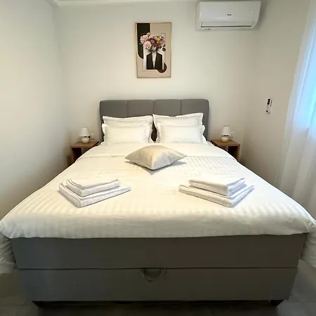Rosa - Sea View & Private Parking *