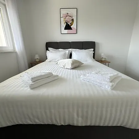 Rosa - Sea View & Private Parking