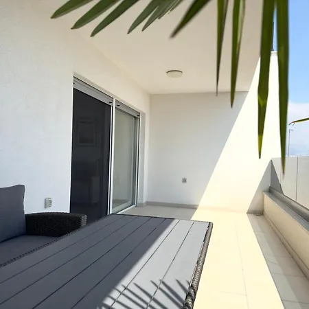 Apartment Rosa - Sea View & Private Parking