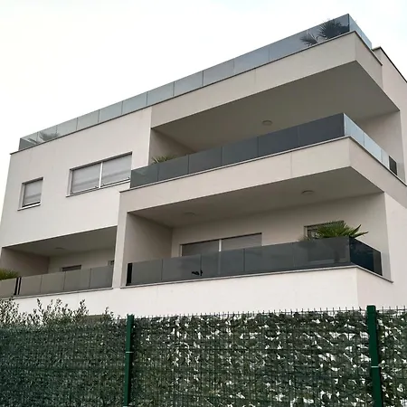 Rosa - Sea View & Private Parking Kastela