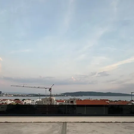 Apartment Rosa - Sea View & Private Parking Kastela