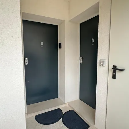 Rosa - Sea View & Private Parking Kastela