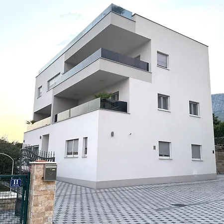 Rosa - Sea View & Private Parking Kastela