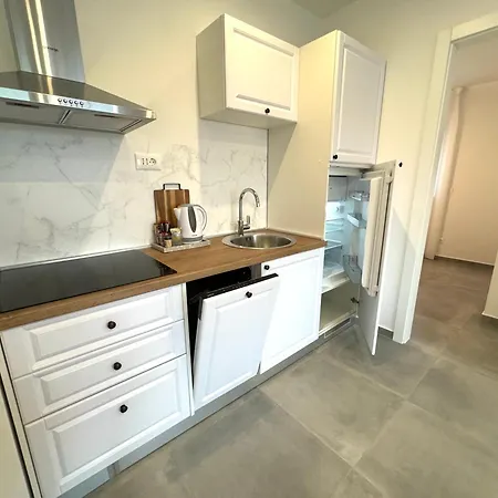 Rosa - Sea View & Private Parking Daire