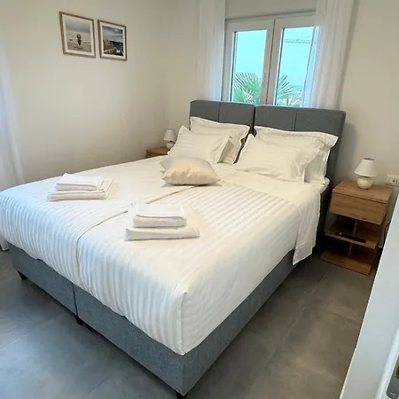 Rosa - Sea View & Private Parking Kastela