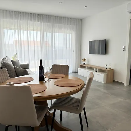 Rosa - Sea View & Private Parking Apartment Kastela