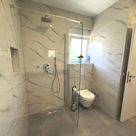 Rosa - Sea View & Private Parking Kastela