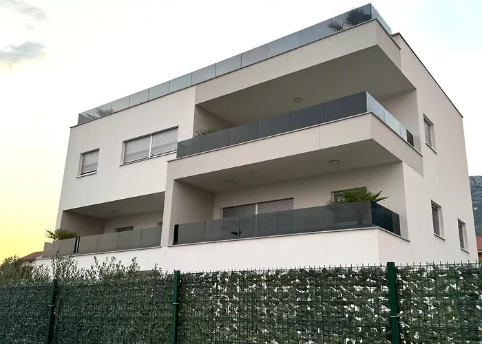 Rosa - Sea View & Private Parking Kastela