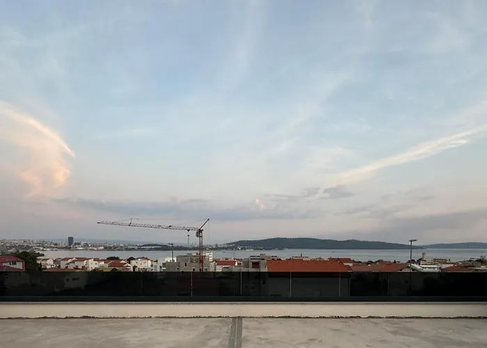 Apartment Rosa - Sea View & Private Parking Kastela