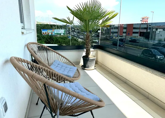 Rosa - Sea View & Private Parking Apartment Kastela