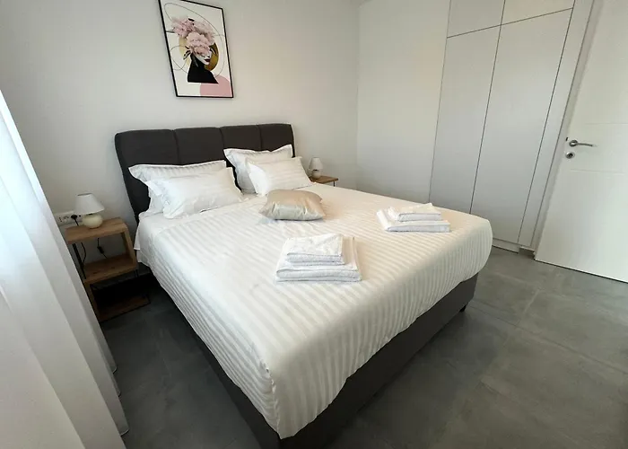 Apartment Rosa - Sea View & Private Parking Kastela