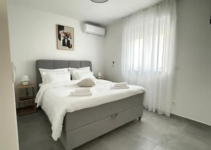 Rosa - Sea View & Private Parking Apartment