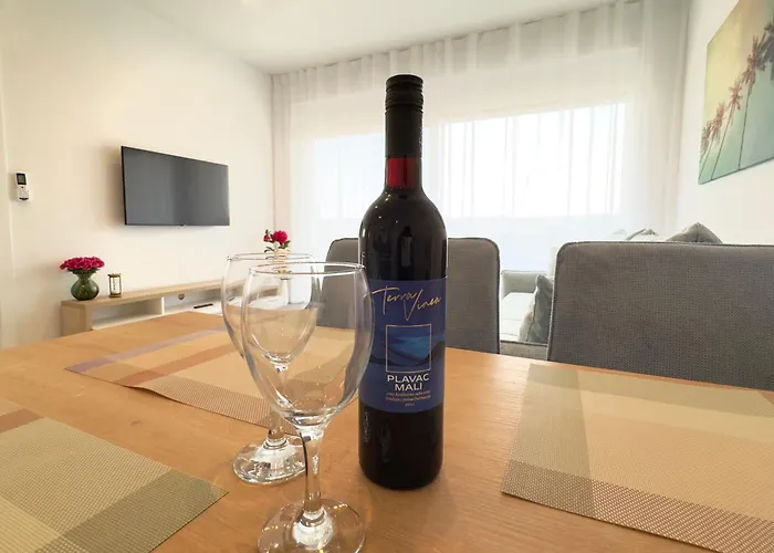 Apartment Rosa - Sea View & Private Parking