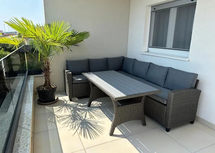 Rosa - Sea View & Private Parking Apartment Kastela