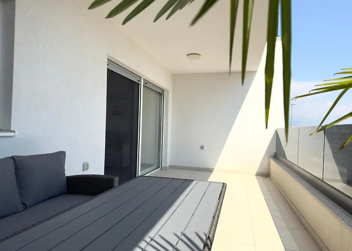 Apartment Rosa - Sea View & Private Parking